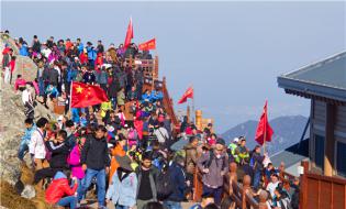 国庆假期第二天 太白山景区迎来客流高峰