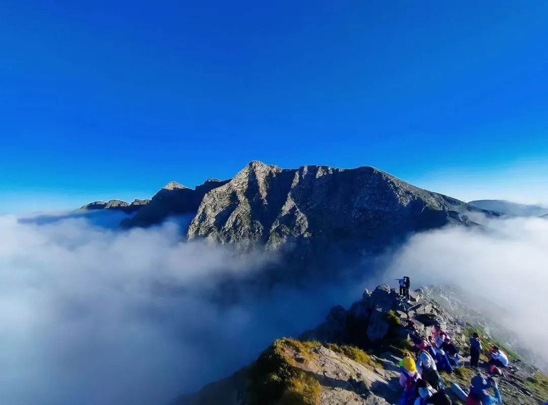 太白山山巅今日再现关中八景之太白积雪六月天 - 地文生物景观 - 太白山旅游官网