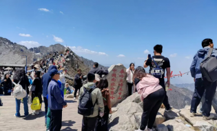 “五一”假期首日 太白山喜迎“开门红”