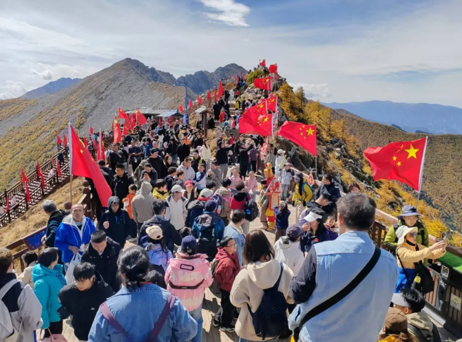 国庆假日收官｜太白山山野盛景与人间烟火，共贺祖国华诞